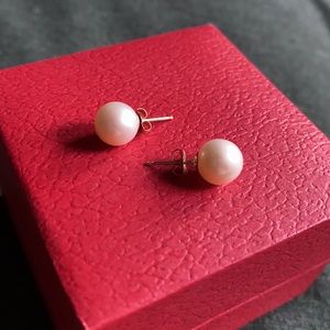 *Genuine* Pearl Stud Earrings